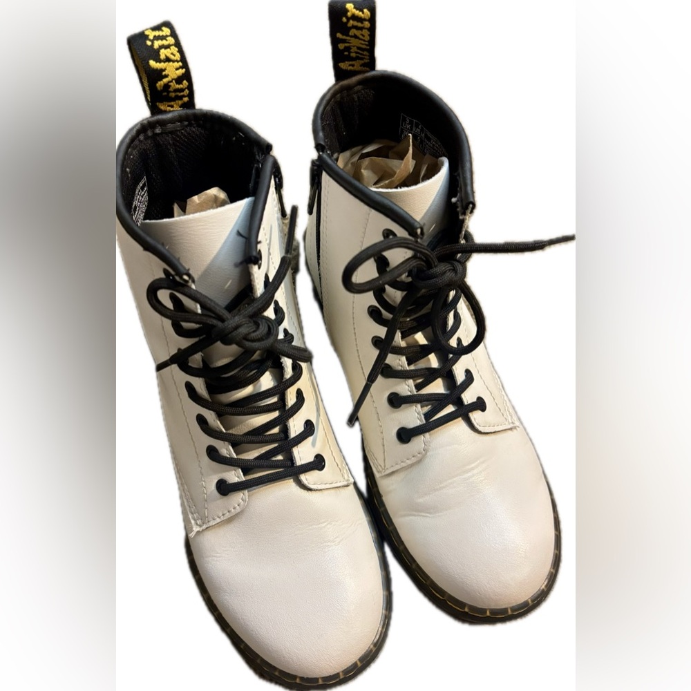 ✨WHITE & BLACK DR. MARTENS ZAVALA COMBAT BOOTS Size 4 US M
